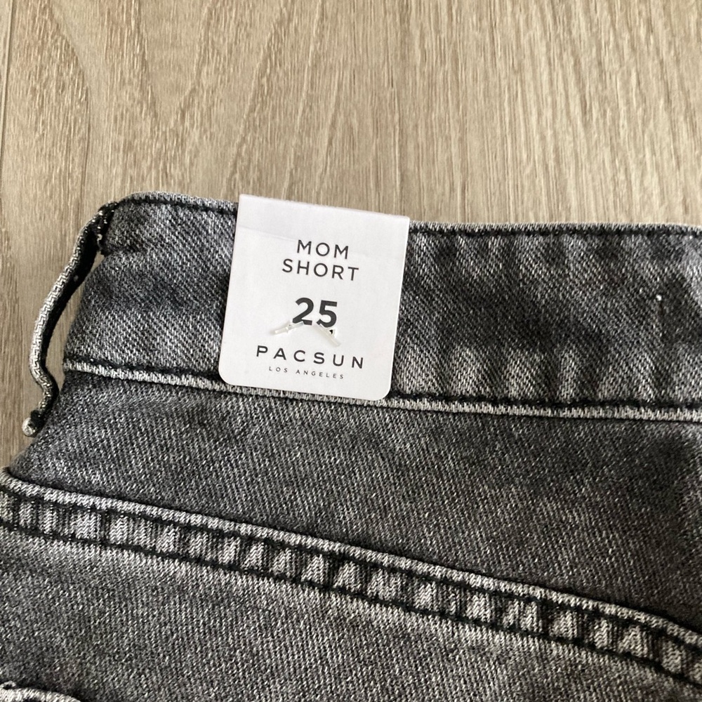 New- Pacsun Mom Shorts - Picture 3 of 5